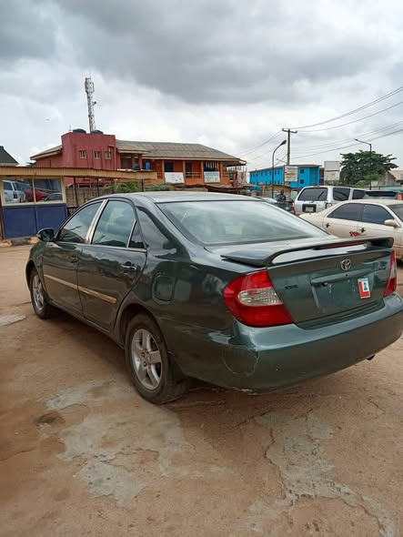 A picture of 2004 TOYOTA CAMRY