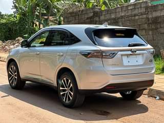 A picture of Toyota harrier kawundo 2015 model 2.0cc quick sale 87m 0756494005