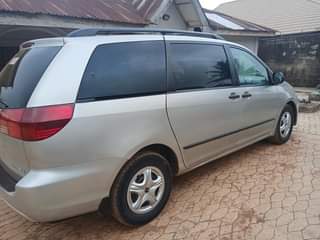 A picture of Toyota Sienna 2004 5 Used