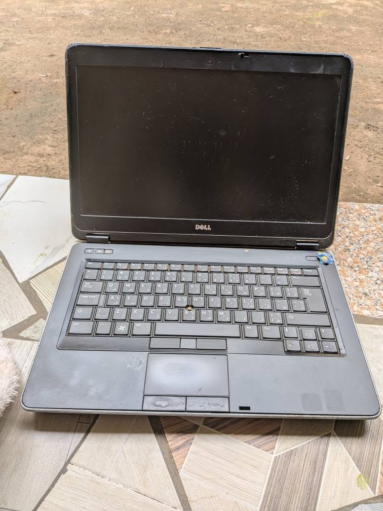 A picture of Dell laptop