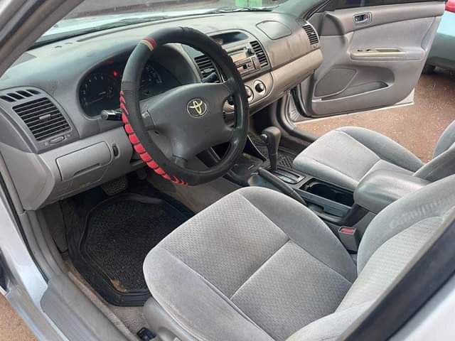 A picture of 2004 TOYOTA CAMRY LE