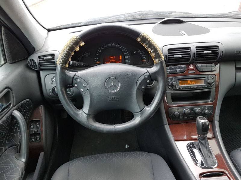 A picture of Very neat Mercedes Benz C wagon