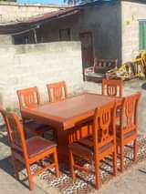 A picture of Nina uza meza ya chakula Bei 345 nipgie 0689319654 mbao