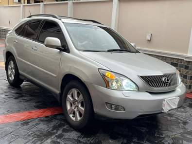 A picture of wowThis is crispy clean lexus rx350 2008 model full option