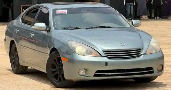 A picture of Distress distress A Super clean Nigeria used Lexus ES 330