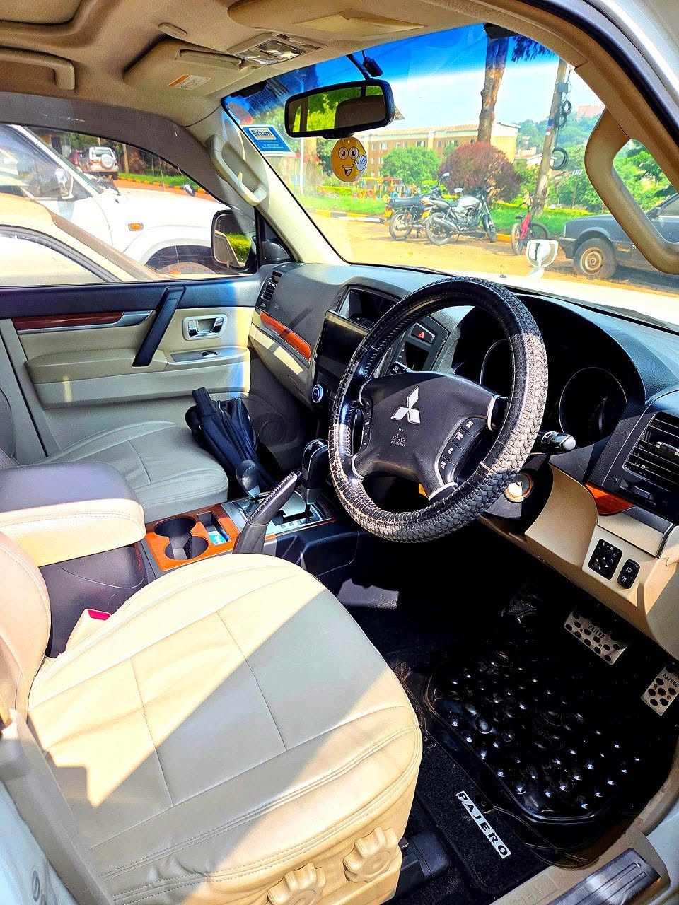 A picture of Pajero Model 2012 Petrol Engine Has Sunroofs Call O703273550