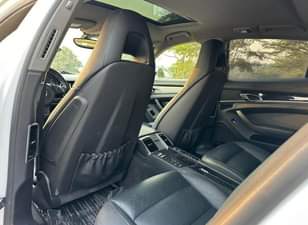 A picture of Porsche Panamera 2015 model