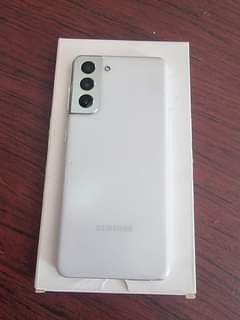 A picture of Samsung S21 5G 128gb. Full box. Tsh 490 000 Call