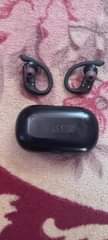 A picture of Earphones
