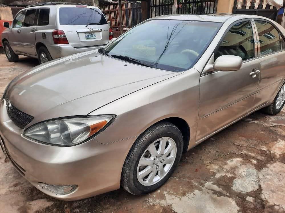 A picture of 2004 Toyota camry