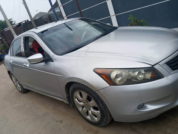 A picture of Honda Accord 2009 V6 first body first user distress sale