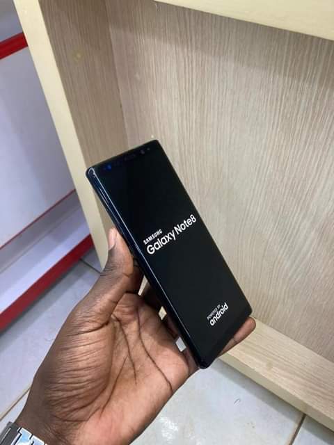 A picture of Note 8 Samsung galaxy