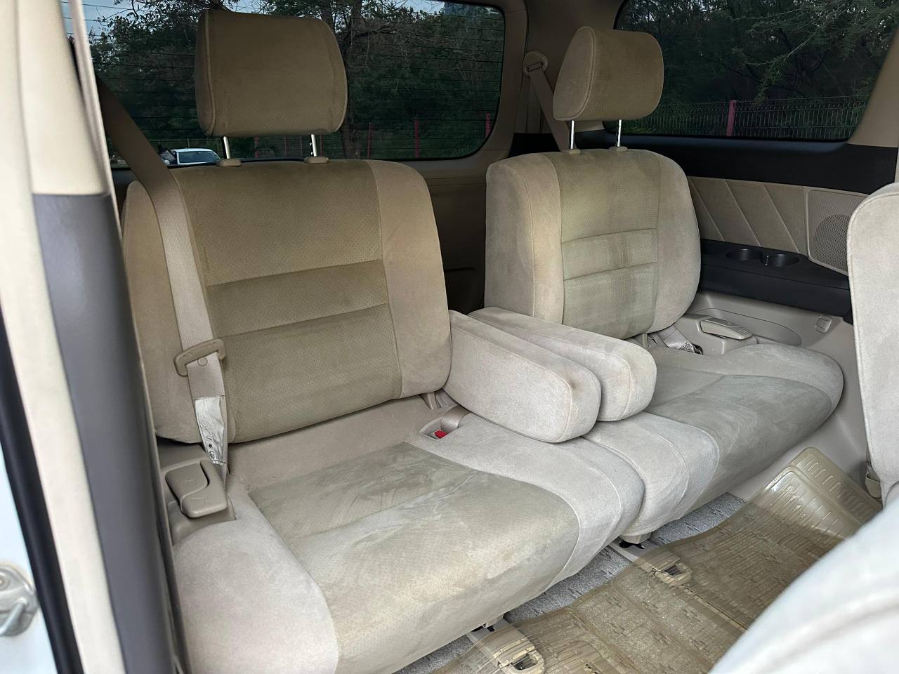 A picture of PRICE BEI 21.8M 2557 69617116 TOYOTA ALPHARD YEAR 2004 ENGINE