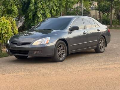A picture of Neatly used 06 Honda Accord DC