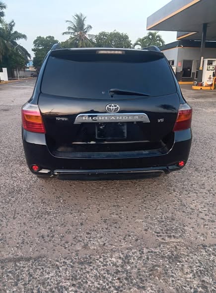 A picture of Distress sale 2010 Toyota Highlander