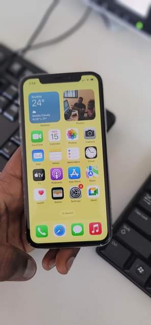 A picture of iPHONE X