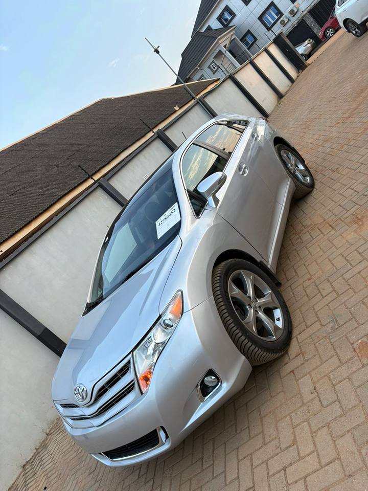 A picture of Toyota venza 2013