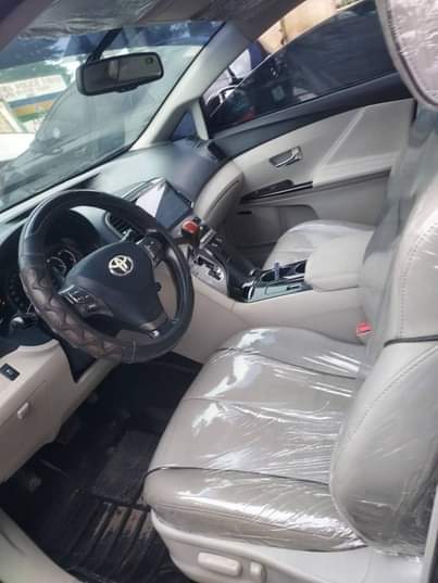 A picture of Few months use 012 Toyota venza Everything is like direct