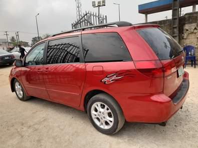 A picture of Toyota Sienna 2005 06 Model with untouchable Silent engine Smooth