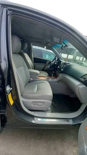 A picture of TOKUNBO TOYOTA HIGHLANDER YEAR MODEL 2010 TRANSMISSION Automatic CONDITION Buy