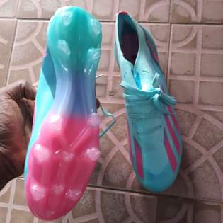 A picture of Football boot size 43 We only do delivery in Benin