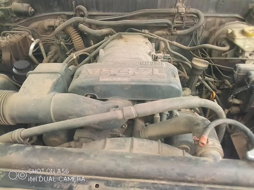 A picture of 2004 Toyota sequoia