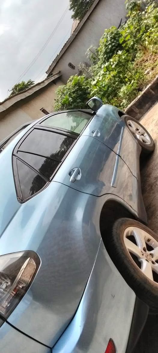 A picture of Lexus 330