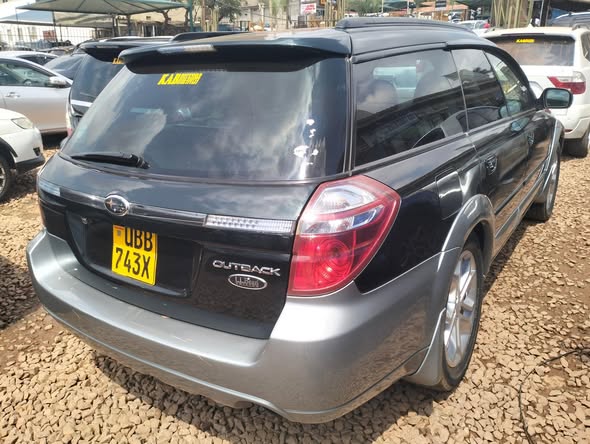 A picture of Subaru outback model 2005