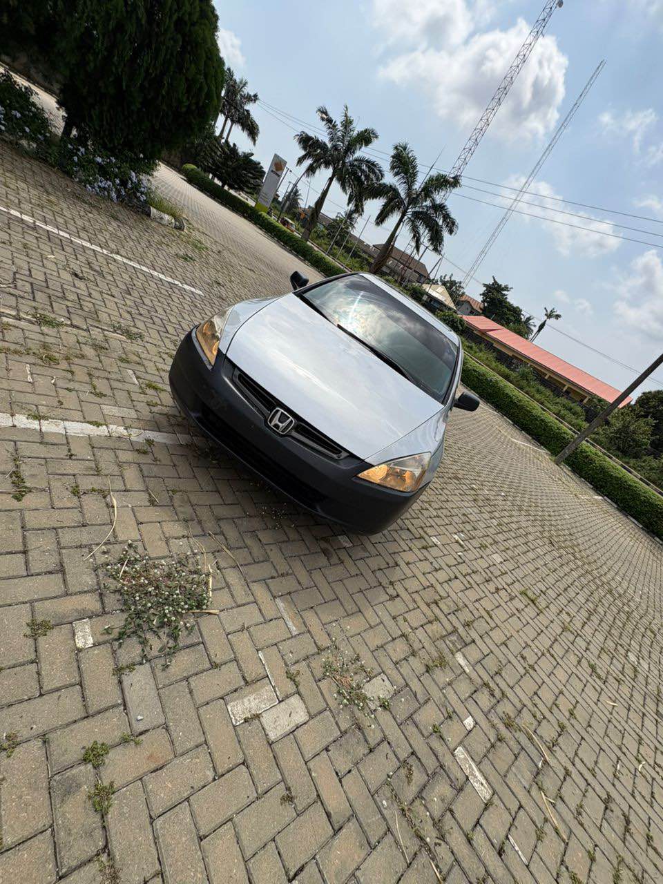 A picture of 05 Honda Accord