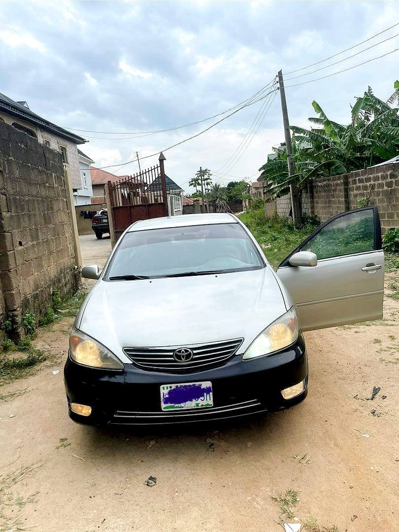 A picture of 2004 Toyota Camry