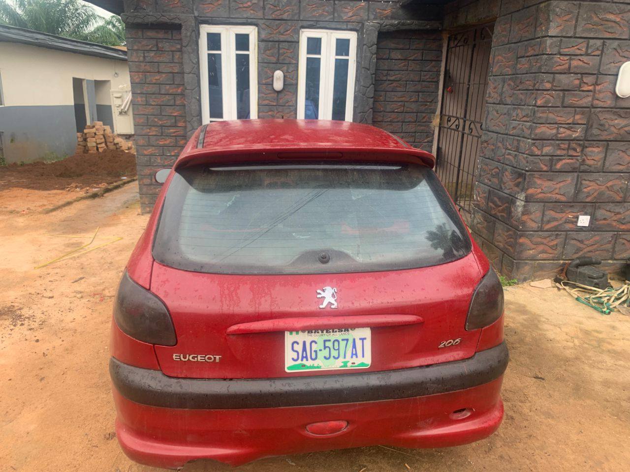 A picture of Peugeot 206 clean