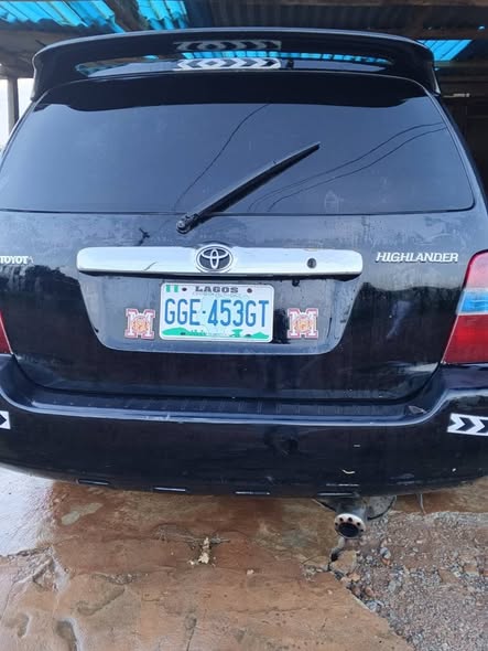 A picture of Neatly used Toyota Highlander 4 plugs for sale at Ijebu