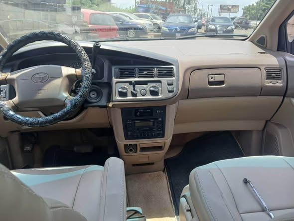 A picture of Toyota Sienna 1991 model for sell