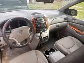 A picture of Toyota Sienna XLE 2007