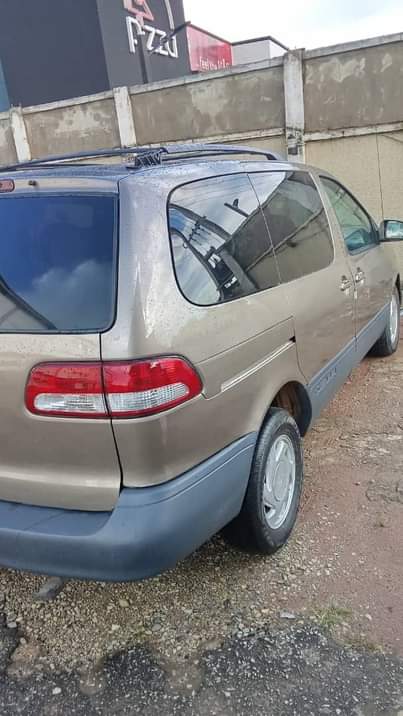 A picture of Sienna buy and drive everything is working perfectly fine Location