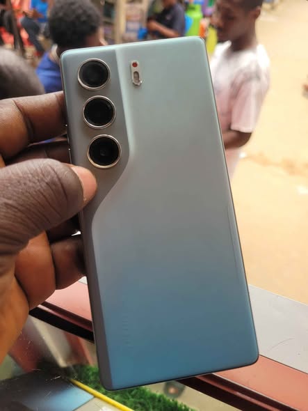 A picture of Tecno camon 40 128GB and 16gb ram For sale in