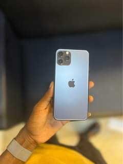 A picture of iphone 11pro used display message battery