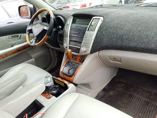 A picture of Lexus Rx350 2009 model 4 sale Clean body and interior