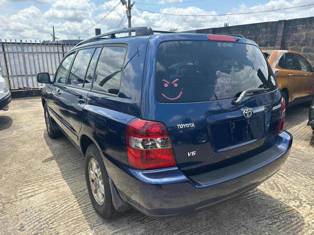 A picture of 2005 Toyota highlander