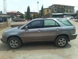 A picture of 2003 lexus rx300 sharp in and out engine gear perfect