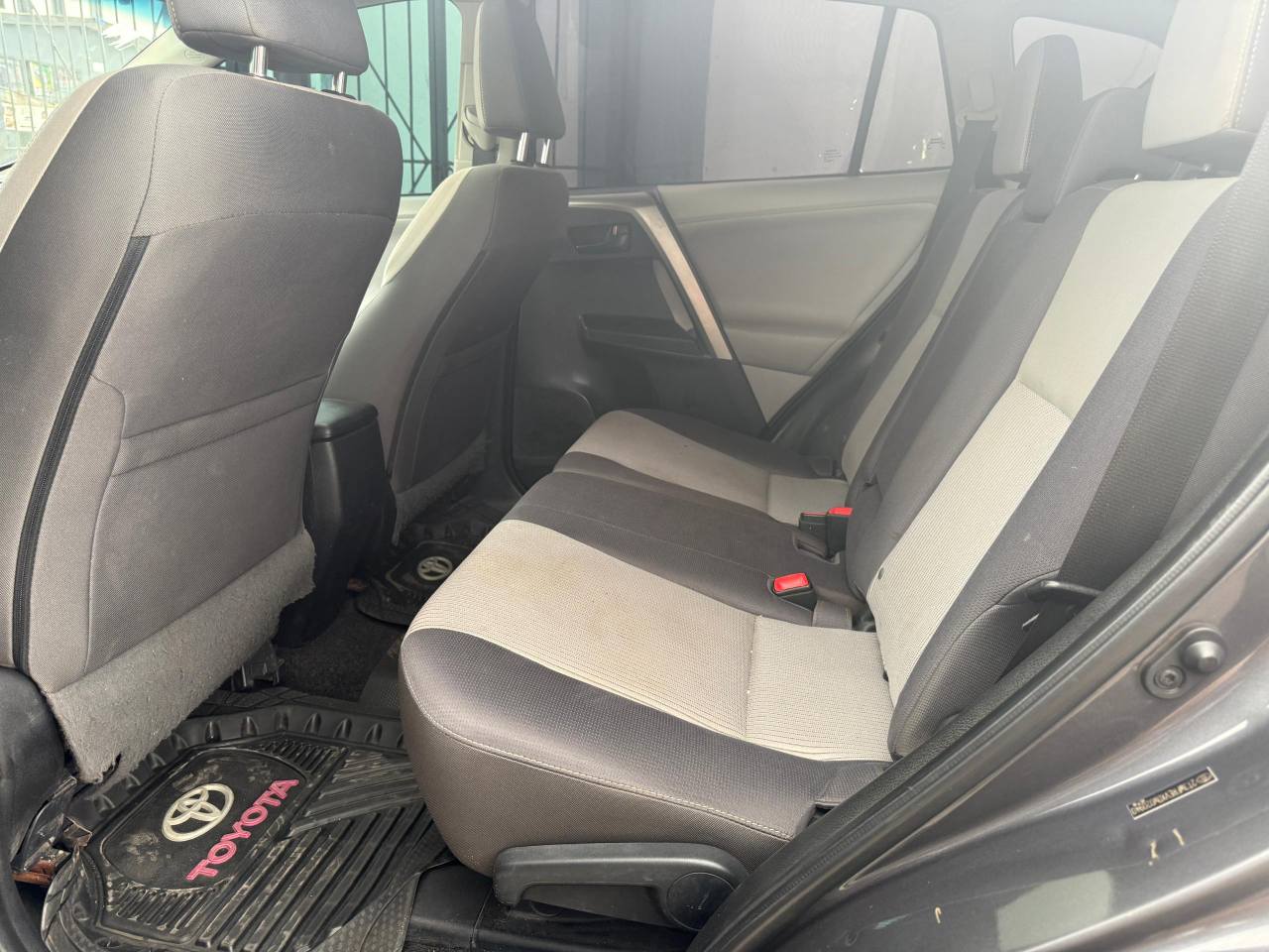 A picture of Reg Toyota RAV4 2013 XLE Model