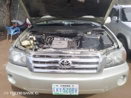 A picture of Over highest grade two rows seaters Toyota Highlander everything is