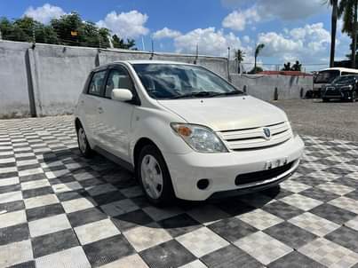 A picture of 2002 Toyota IST