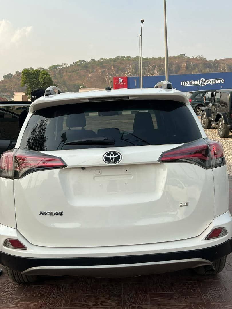 A picture of 2017 Toyota rav4