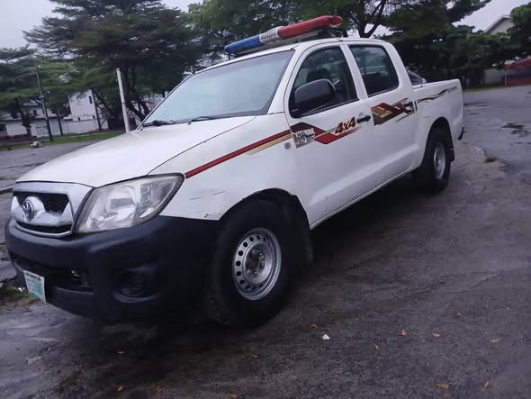 A picture of Toyota Hilux fuel engine 4plug low jack
