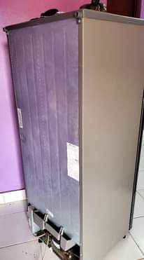 A picture of LG still new fridge 199 litres boxed
