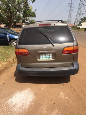 A picture of Toyota siena