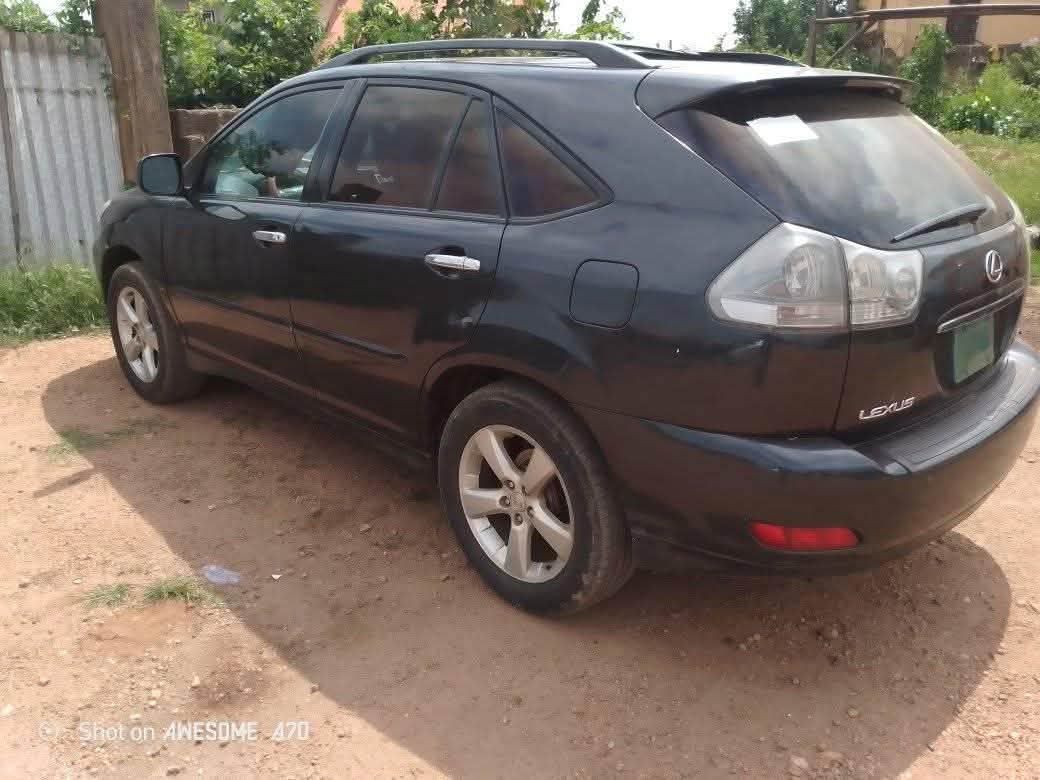 A picture of Lexus Rx 330