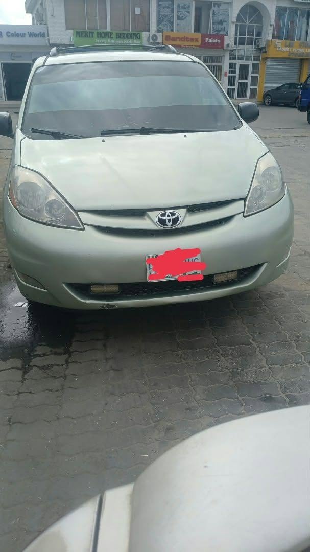 A picture of 2010 Toyota sienna 2010