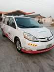 A picture of Toyota Sienna 06
